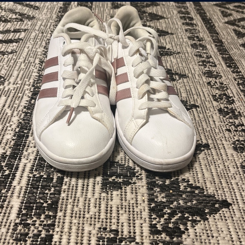 Size 7.5 Comfort Fit Adidas